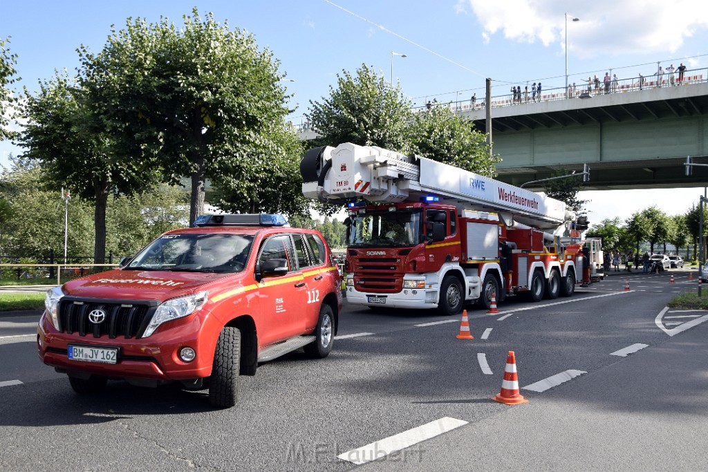 Koelner Seilbahn Gondel blieb haengen Koeln Linksrheinisch P408.JPG - Miklos Laubert